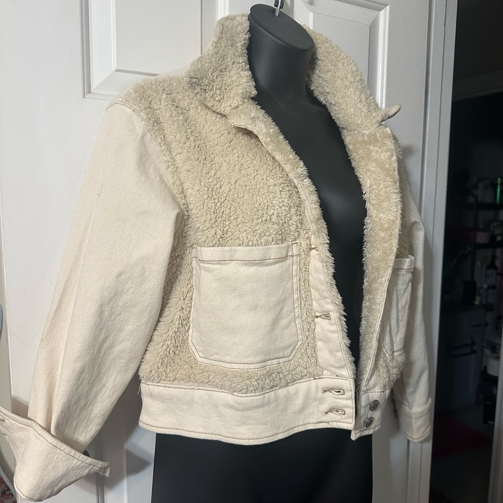 Celebrity Pink Cream Sherpa and Denim Jacket Size Large Never Worn
